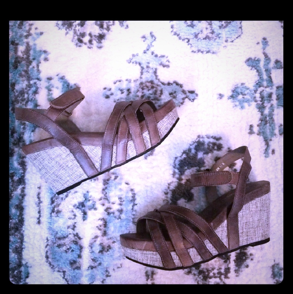 Antelope Wedge Sandals